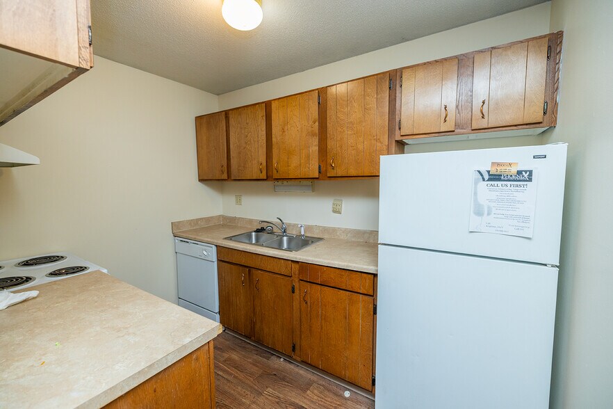 More Photos Of 2520 E Lincoln St, Wichita Apartments For Sale