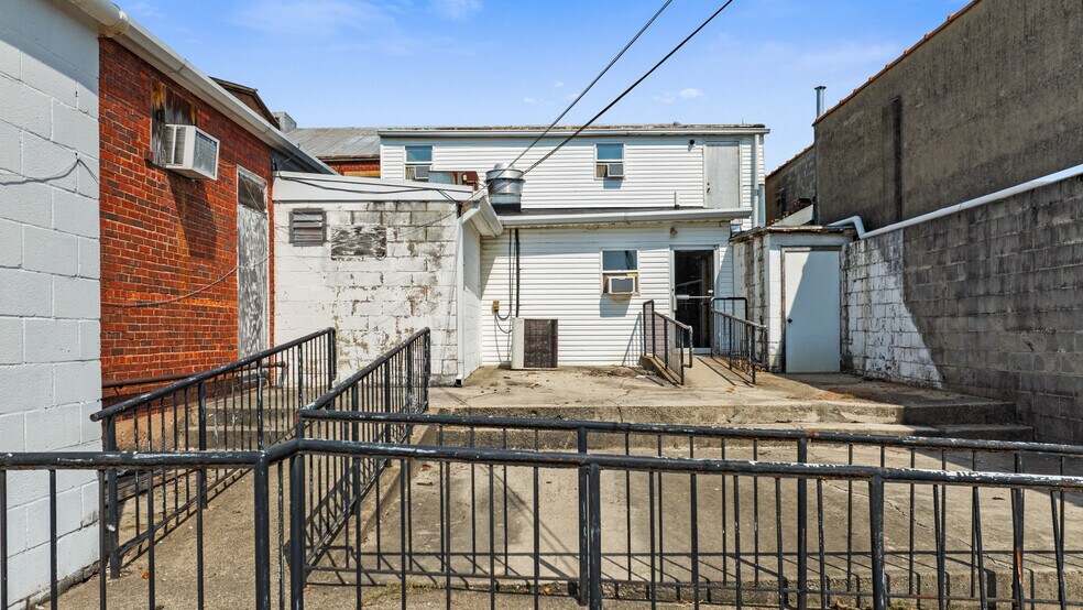 More Photos Of 111 W Main St, West Union Flex For Sale