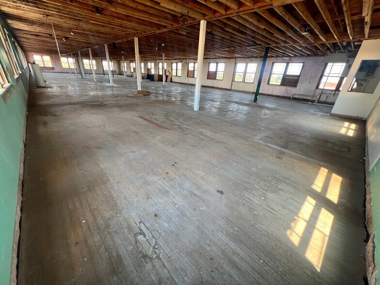 More Photos Of 1305 S 1st St, Abilene General Retail For Sale