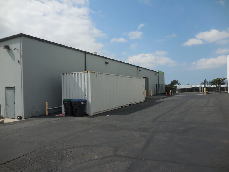 More Photos Of 2082 E Gladwick St, Rancho Dominguez Warehouse For Lease