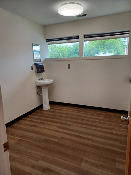 More Photos Of 32905 W 12 Mile Rd, Farmington Hills Medical For Sale