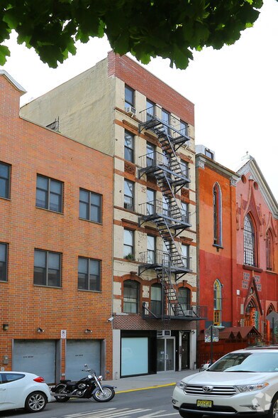 More Photos Of 178 Norfolk St, New York Apartments For Lease