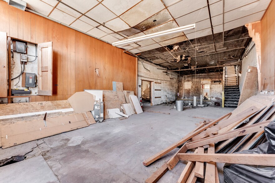 More Photos Of 504 W Commercial St, Springfield Storefront Retail Office For Sale