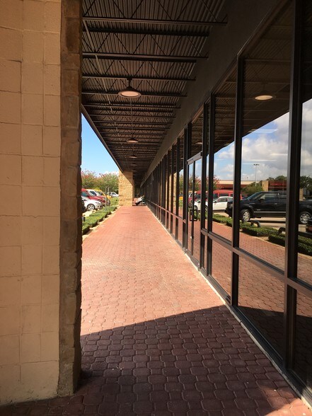 More Photos Of 8120 Research Blvd, Austin Unknown For Lease