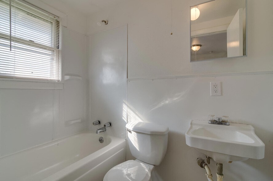 More Photos Of 1109 N Scott Ave, Belton Apartments For Sale