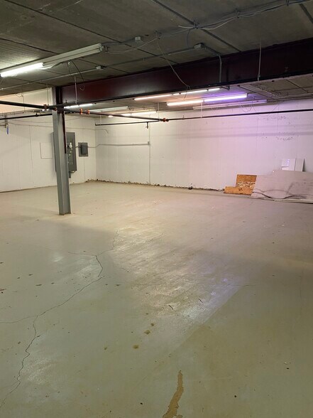 More Photos Of 10031 Roosevelt Rd, Westchester Office For Lease