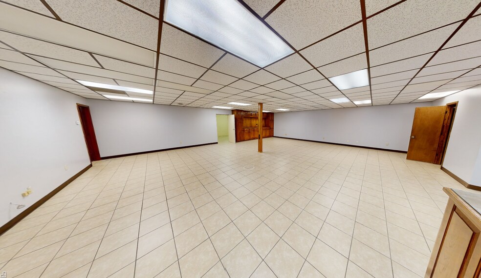More Photos Of 210 S Thompson St, Springdale General Retail For Lease