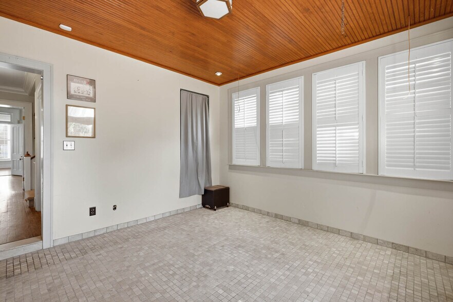 More Photos Of 303 E 4th St, Owensboro Office For Sale