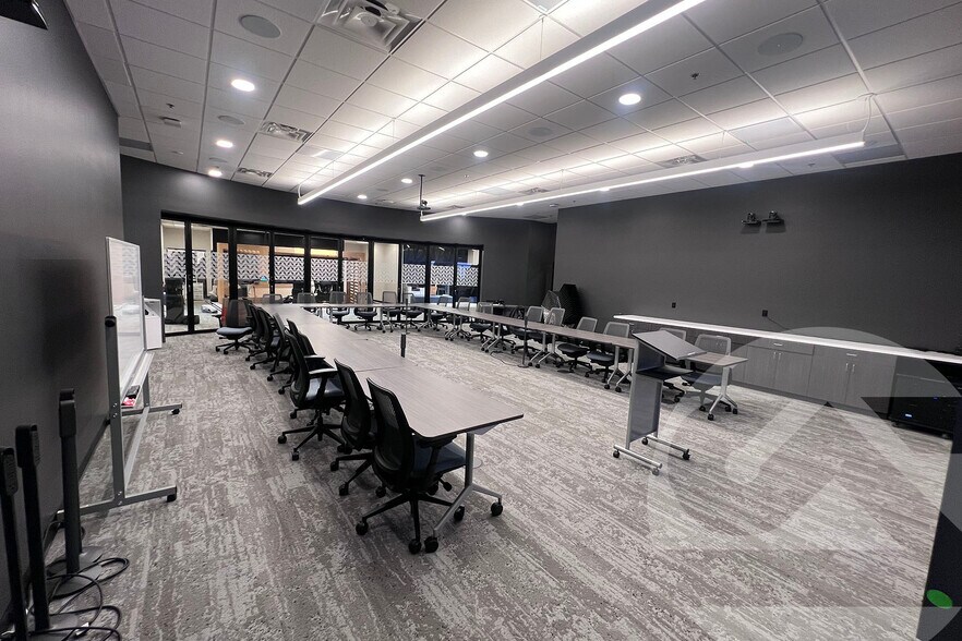 More Photos Of 3200 Cross Creek Pky, Auburn Hills Research And Development For Sale