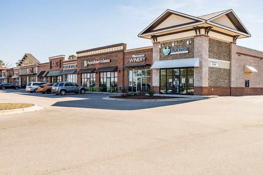 More Photos Of 221-271 Flagstone Ln, Raeford Storefront Retail Office For Lease