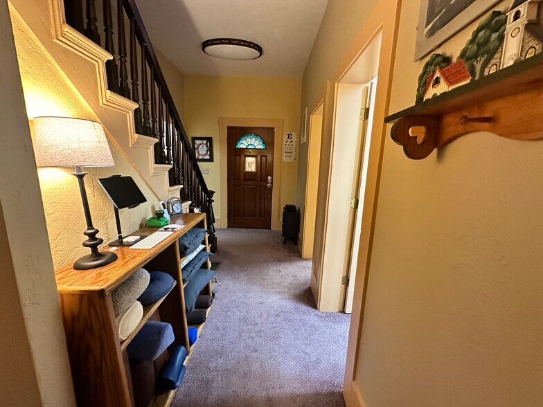 More Photos Of 830 Saginaw St S, Salem Medical For Sale