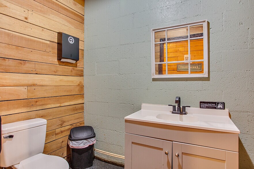 More Photos Of 418 Washington St, Chattahoochee Storefront For Sale