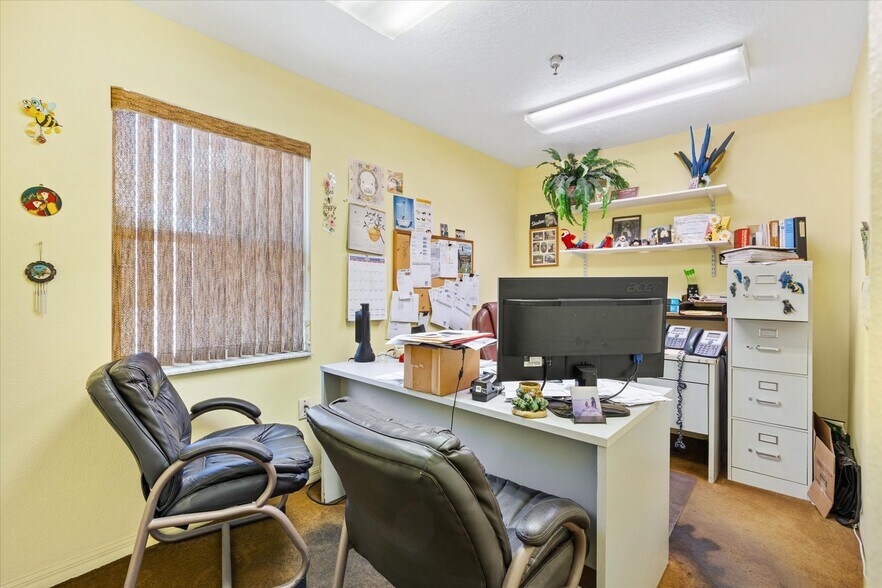 More Photos Of 1103 Thomas Ave, Leesburg Warehouse For Lease