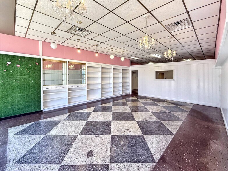 More Photos Of 109 W Monroe St, Herrin Storefront Retail Residential For Sale