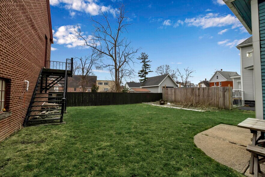 More Photos Of 646 Cayuga Dr, Niagara Falls Religious Facility For Sale