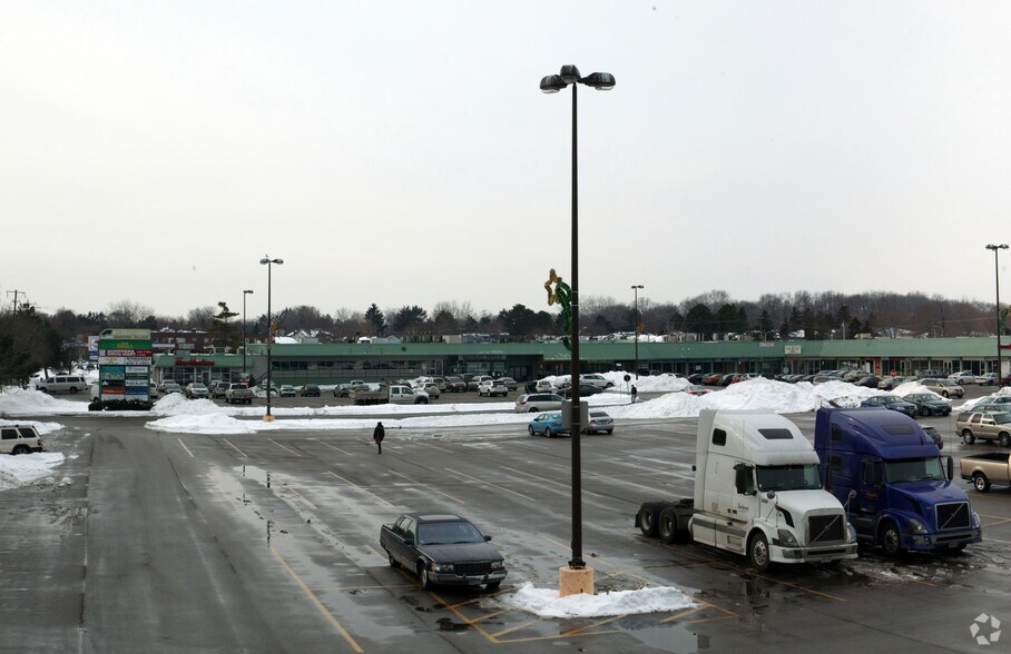 More Photos Of 5353-5381 Lakeshore Rd, Burlington General Retail For Lease