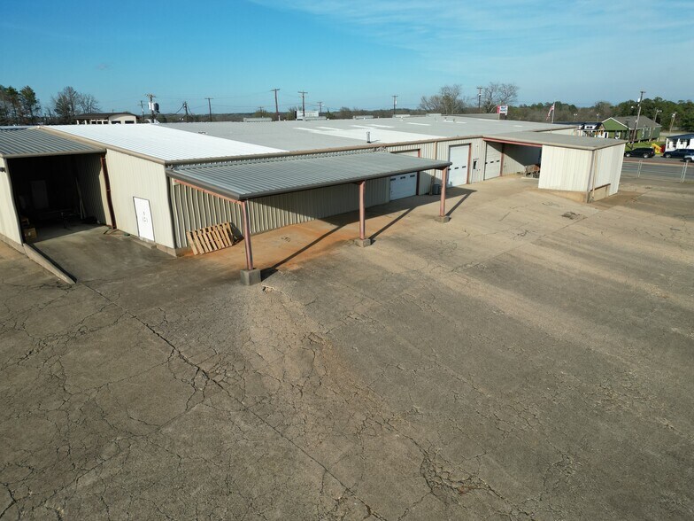 More Photos Of 301 S Southeast Loop 323, Tyler Showroom For Lease