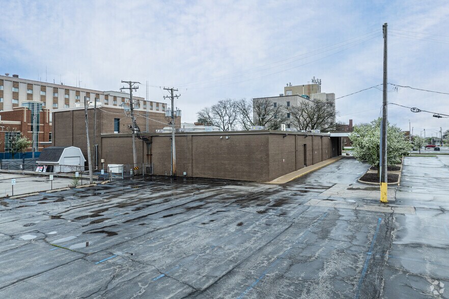 More Photos Of 2320 W High St, Blue Island Medical For Lease