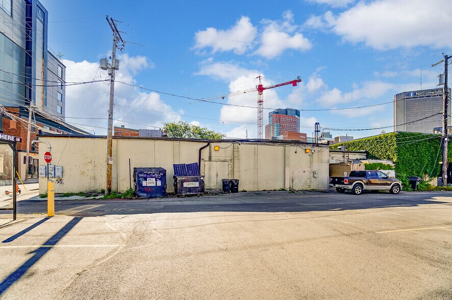 More Photos Of 491 Park St, Columbus Bar For Lease