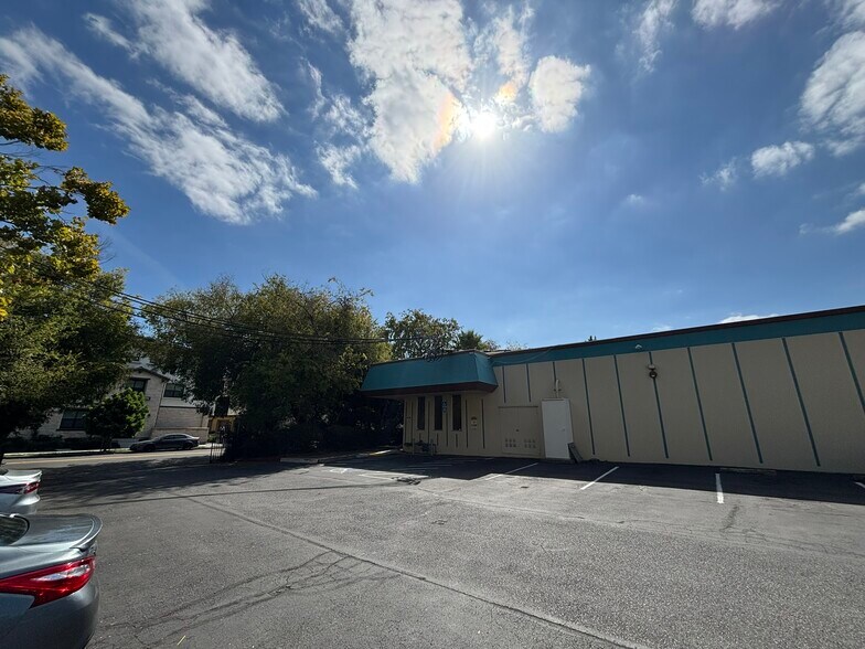 More Photos Of 625-725 San Aleso Ave, Sunnyvale Light Distribution For Lease