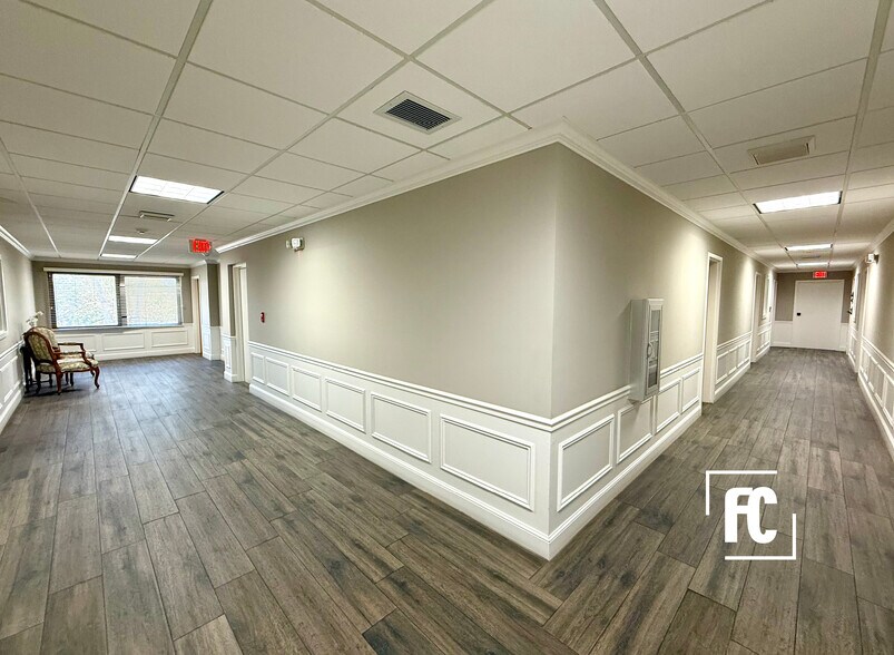 More Photos Of 3601 SE Ocean Blvd, Sewalls Point Office For Sale