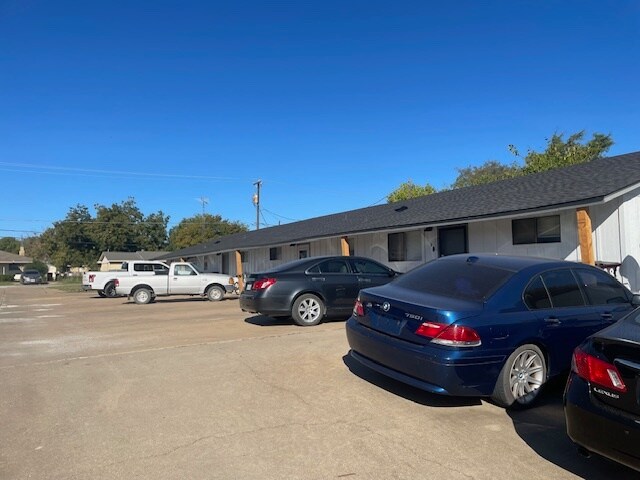 More Photos Of 111 S Broadway St, Bells Apartments For Sale