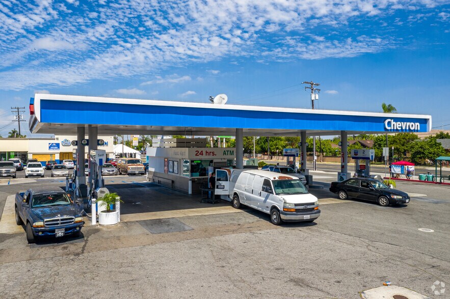 More Photos Of 1212 S Bristol St, Santa Ana General Retail For Lease