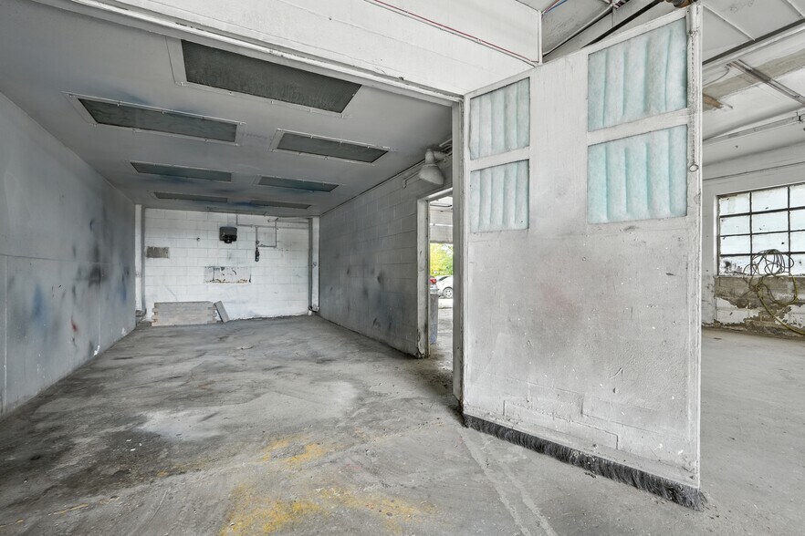 More Photos Of 717 East St, Pittsfield Auto Repair For Lease