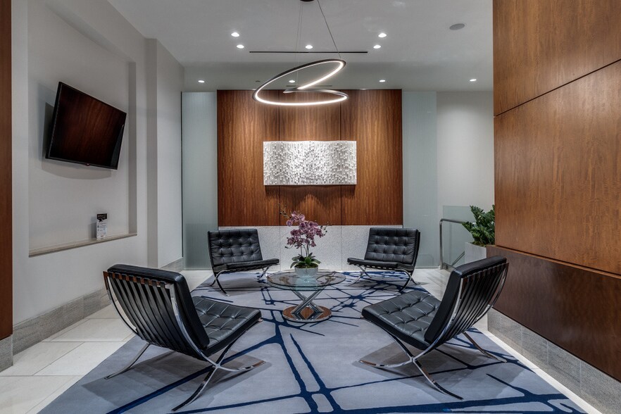 More Photos Of 2525 McKinnon St, Dallas Office For Lease