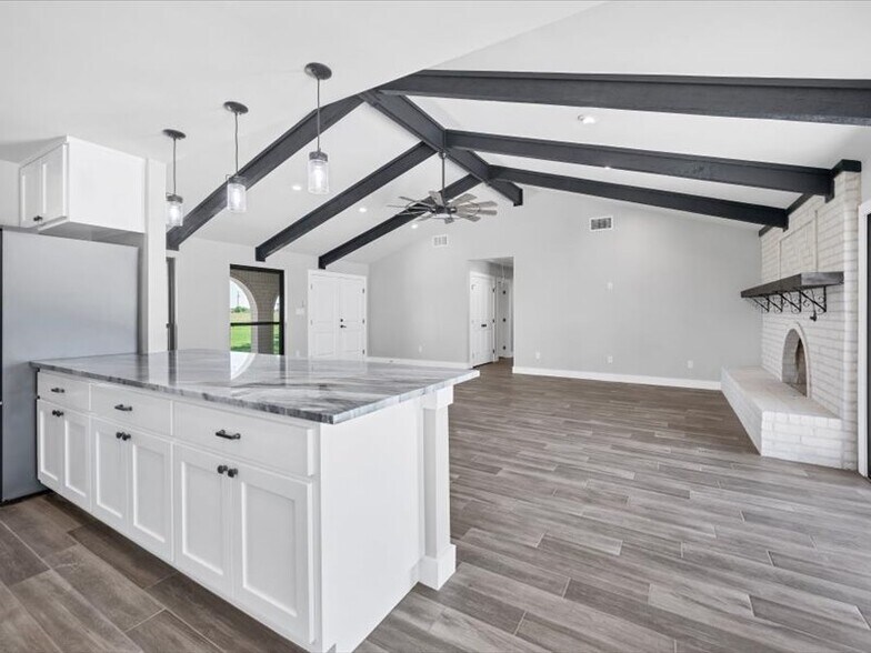 More Photos Of 2719 Post Oak Rd, Webberville Specialty For Lease