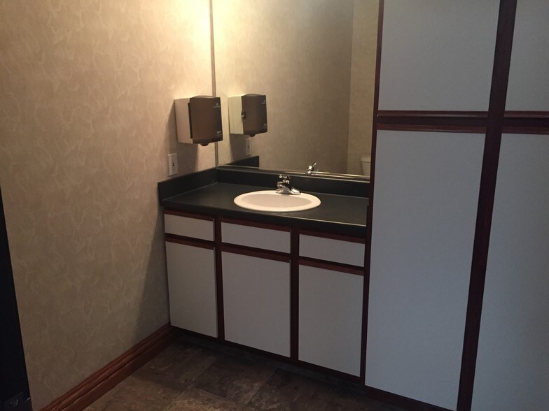 More Photos Of 805 Hillsdowne Rd, Westerville Medical For Lease