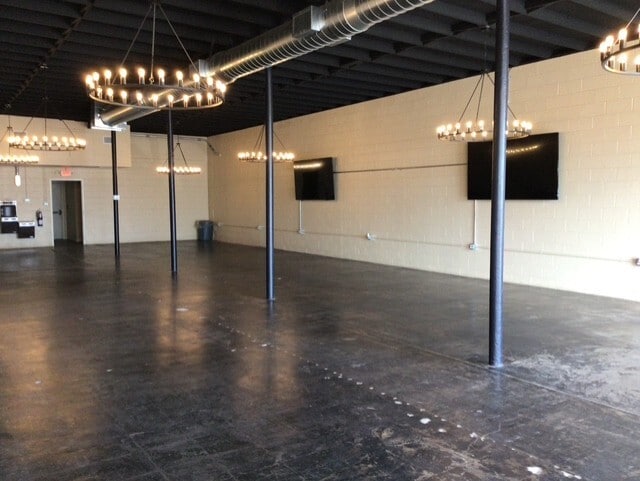 More Photos Of 108 W McCart St, Krum Storefront Retail Office For Lease