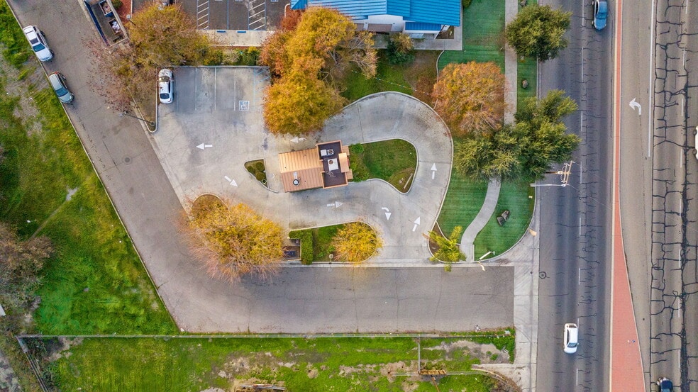 More Photos Of 1103 W Caldwell Ave, Visalia Freestanding For Sale