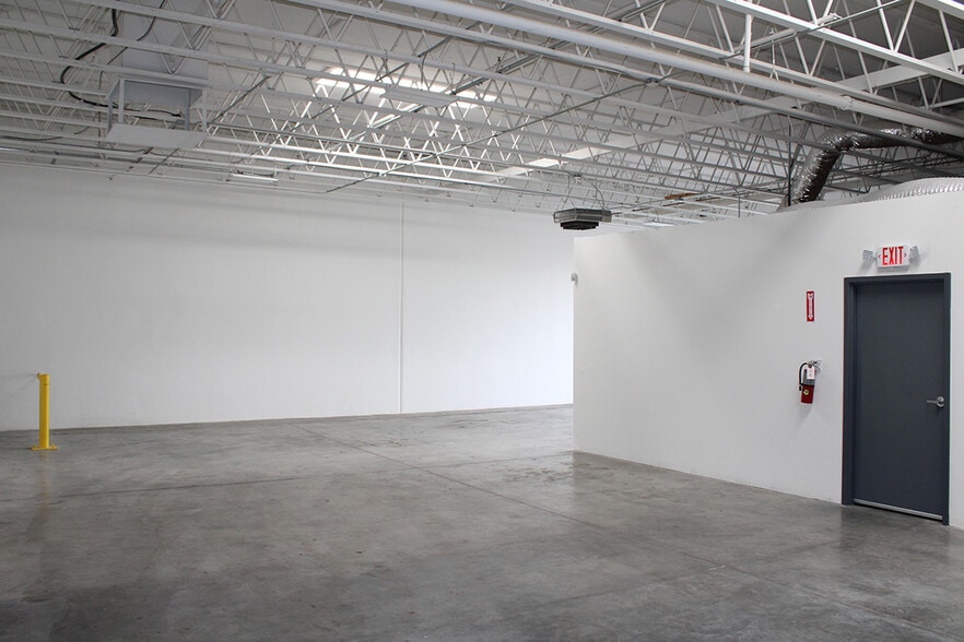 More Photos Of 6885 Speedway Blvd, Las Vegas Light Manufacturing For Lease