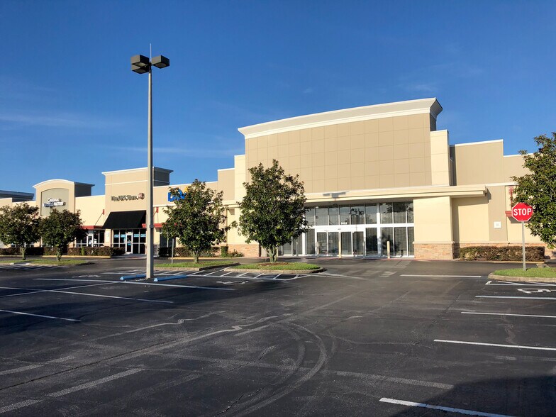 More Photos Of 3040 Dyer Blvd, Kissimmee Unknown For Lease