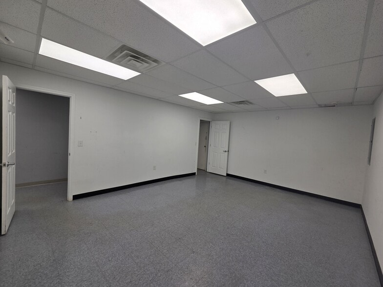 More Photos Of 114-120 Hankwoods Dr, Beckley General Retail For Lease