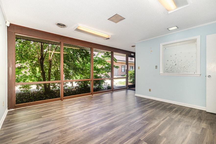 More Photos Of 415 N 7th St, Smithfield Medical For Lease