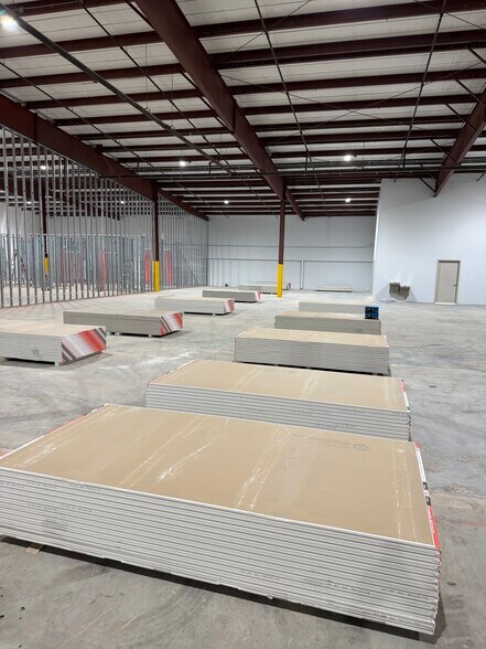 More Photos Of 5700 E Colonial Dr, Orlando General Retail For Lease