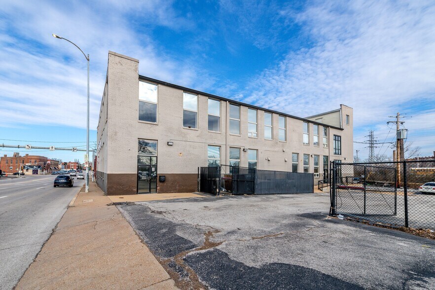 More Photos Of 1470 S Vandeventer Ave, Saint Louis Loft Creative Space For Sale