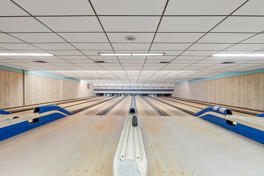 More Photos Of 78 Daniels St, Fitchburg Bowling Alley For Sale