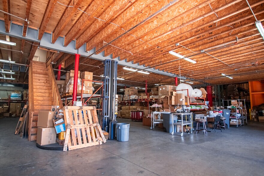 More Photos Of 2465 Coral St, Vista Distribution For Lease