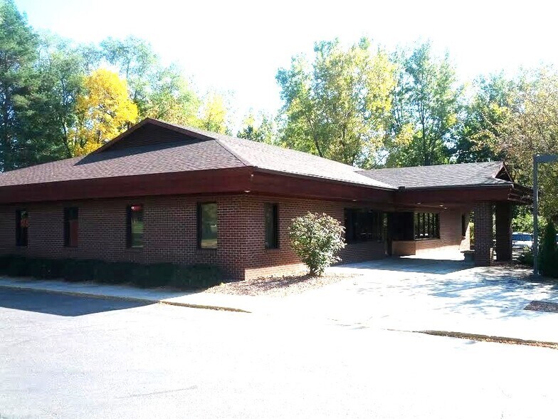 Primary Photo Of 1260 County Road E W, Arden Hills Medical For Lease