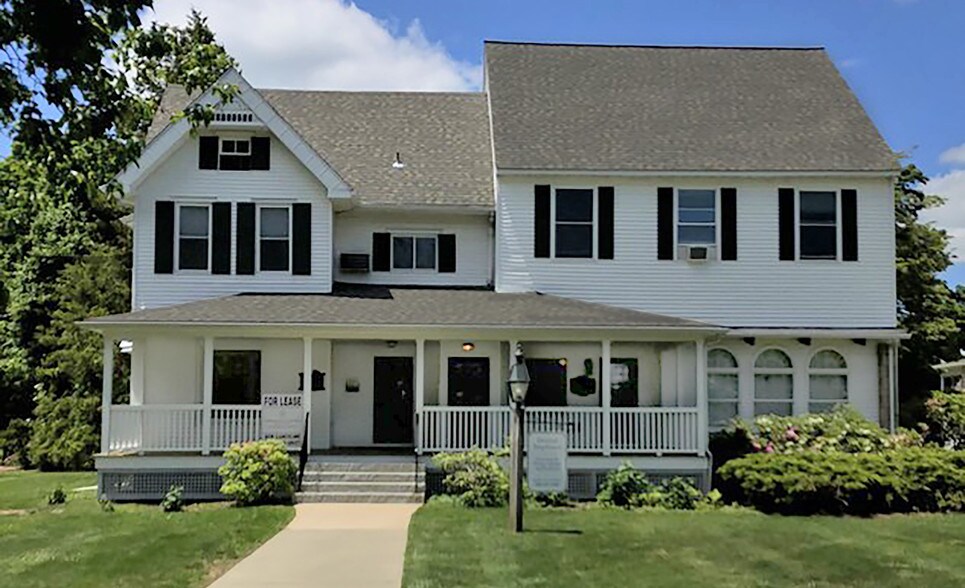 More Photos Of 191 Main St, Old Saybrook Loft Creative Space For Lease