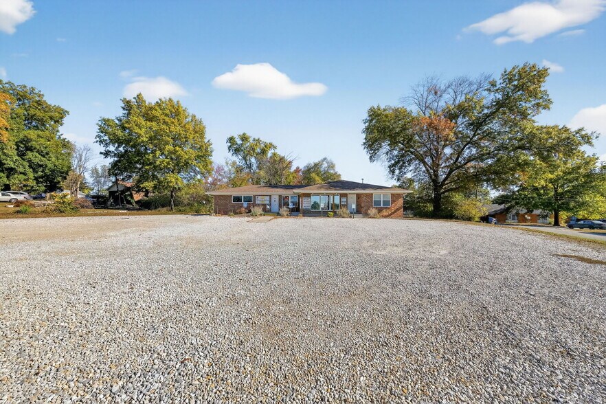 More Photos Of 302 S Lincoln Dr, Troy Office For Sale