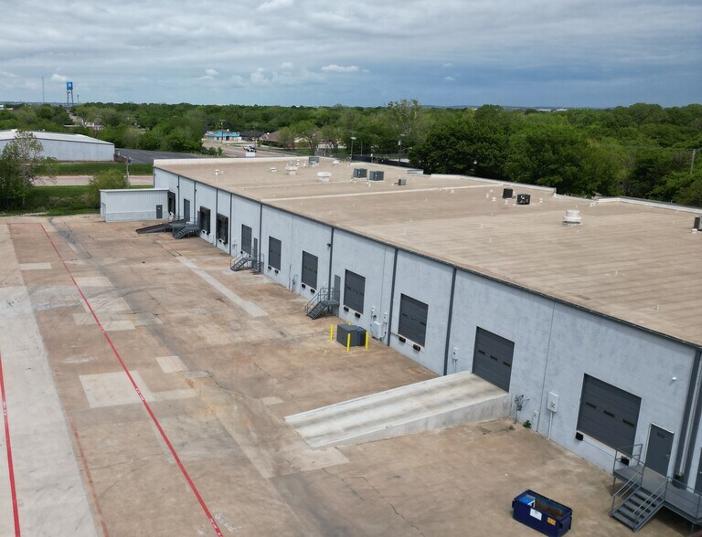 More Photos Of 808 S Blue Mound Rd, Fort Worth Unknown For Lease
