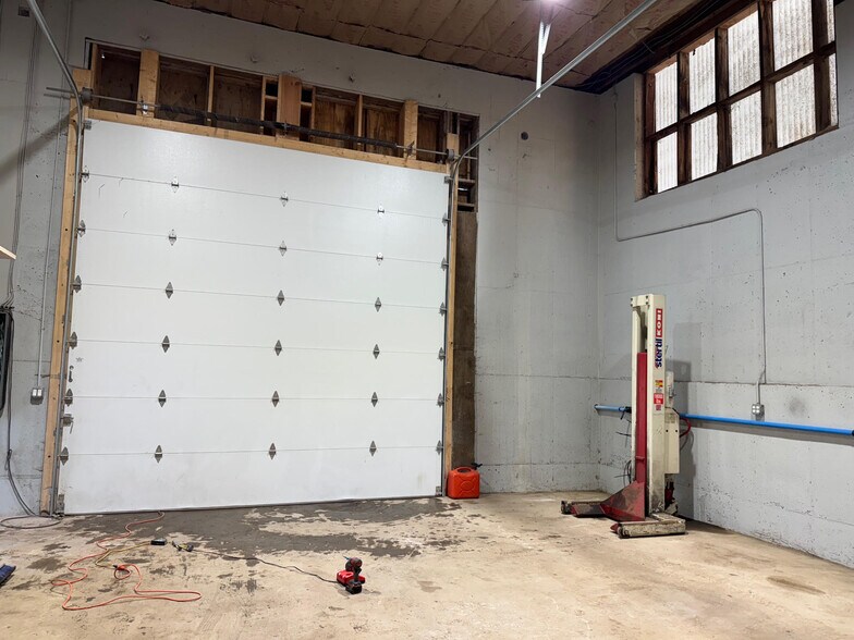 More Photos Of 7 Ruscitti Rd, New Windsor Township Flex For Lease