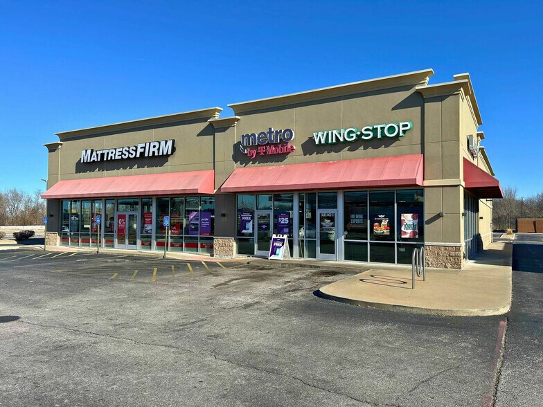 More Photos Of 2718 N Kansas Expy, Springfield General Retail For Lease