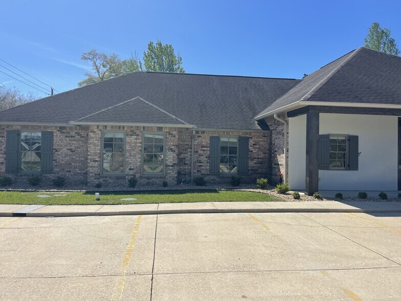 More Photos Of 2798 O'Neal Ln, Baton Rouge Office For Lease