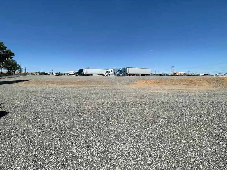 More Photos Of 17145 Gasline Rd, Victorville Land For Lease