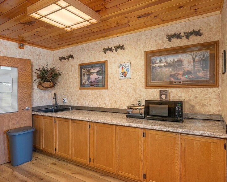 More Photos Of 1700 County 424 Rd, Iron River Hotel For Sale